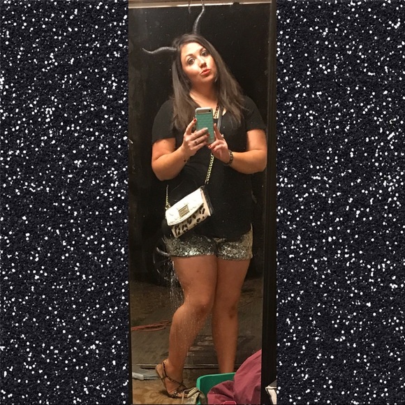 Boundary & Co. Silver sparkle shorts - Picture 2 of 5